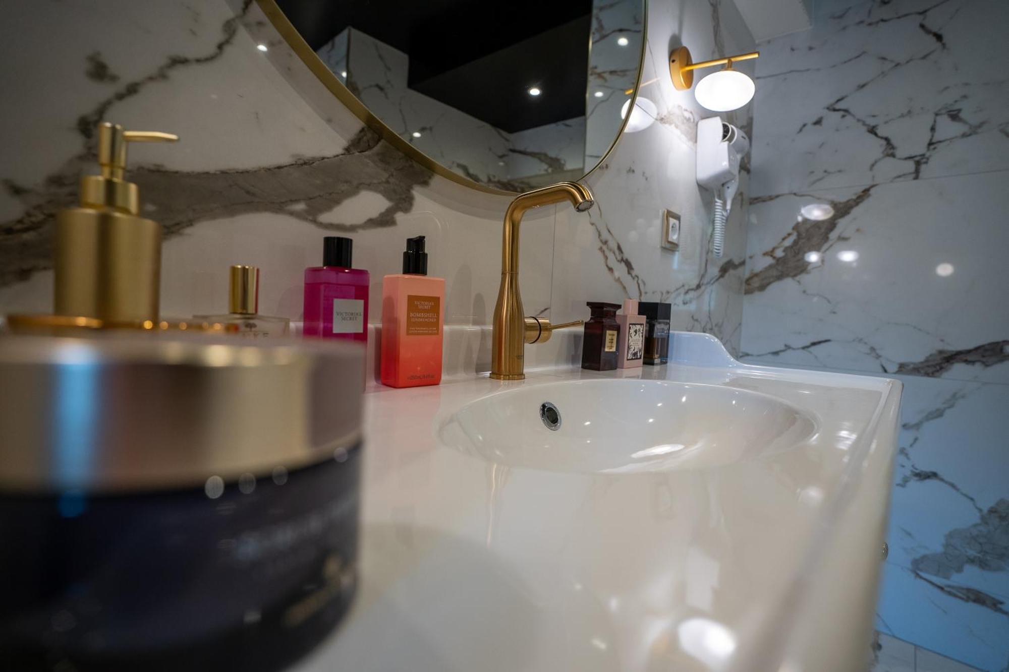 Appartement D'Exception Avec Jacuzzi Villefranche-sur-Saône Zewnętrze zdjęcie